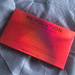 Revolution ‼️ Flawless #4‼️ Makeup Pallet